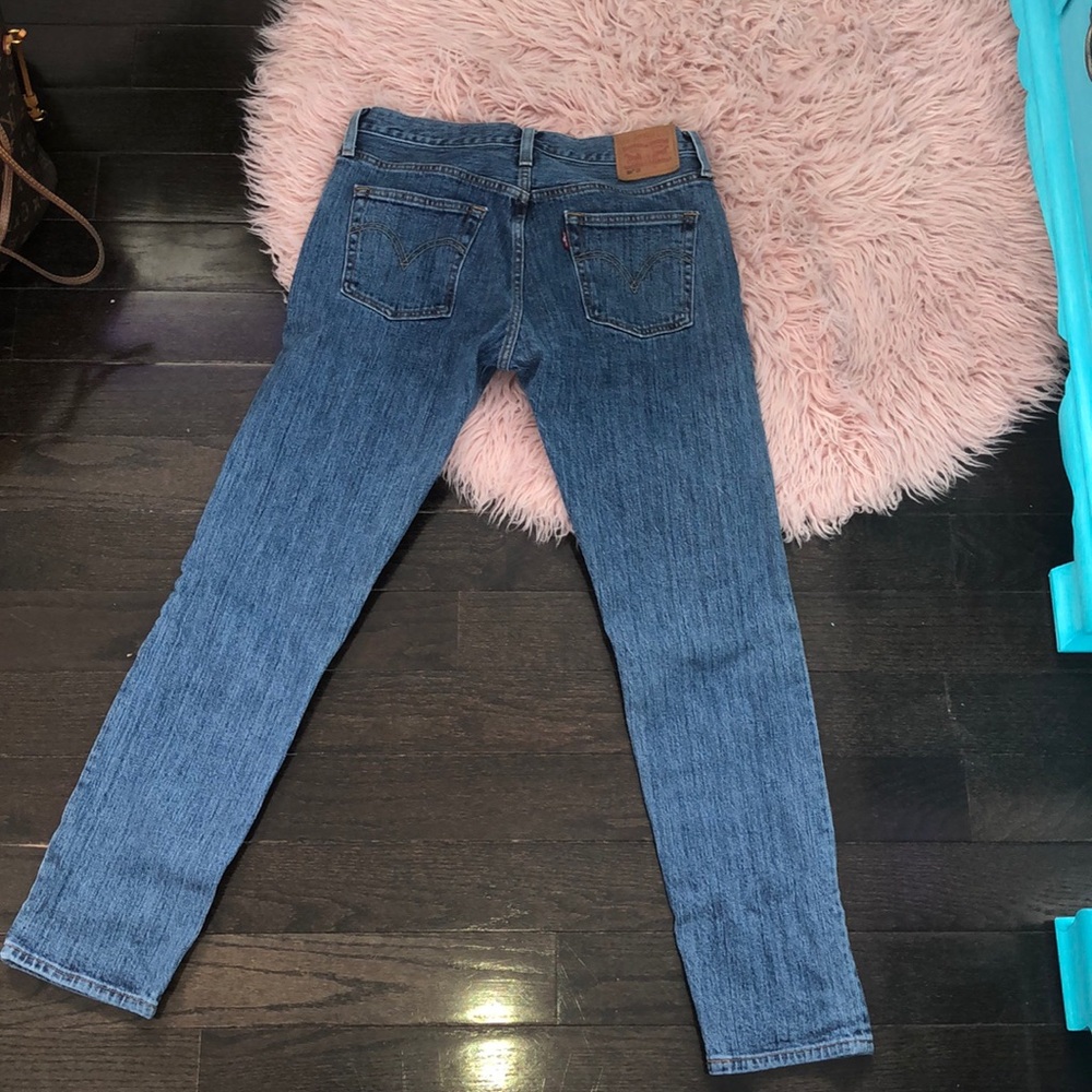 Levi blue jeans size 27